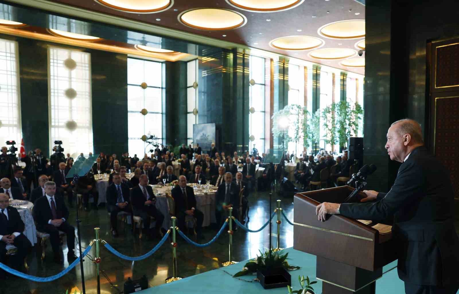 Cumhurbaşkanı Erdoğan: "Terörsüz Türkiye sürecini sabote etmek isteyen karanlık odaklara rağmen 16 aydır başarıyla süreci yönetiyoruz"
