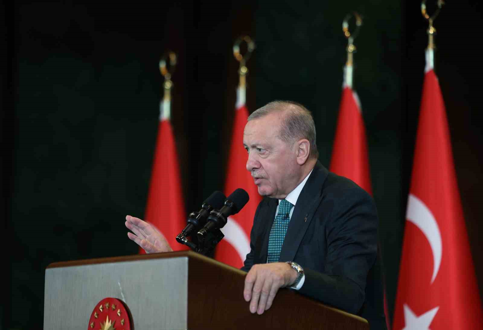 Cumhurbaşkanı Erdoğan: "Terörsüz Türkiye sürecini sabote etmek isteyen karanlık odaklara rağmen 16 aydır başarıyla süreci yönetiyoruz"
