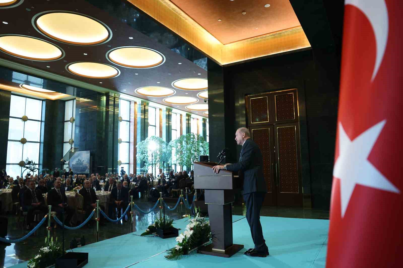 Cumhurbaşkanı Erdoğan: "Terörsüz Türkiye sürecini sabote etmek isteyen karanlık odaklara rağmen 16 aydır başarıyla süreci yönetiyoruz"
