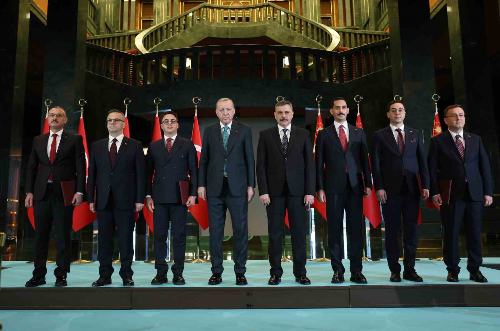 Cumhurbaşkanı Erdoğan: "Terörsüz Türkiye sürecini sabote etmek isteyen karanlık odaklara rağmen 16 aydır başarıyla süreci yönetiyoruz"
