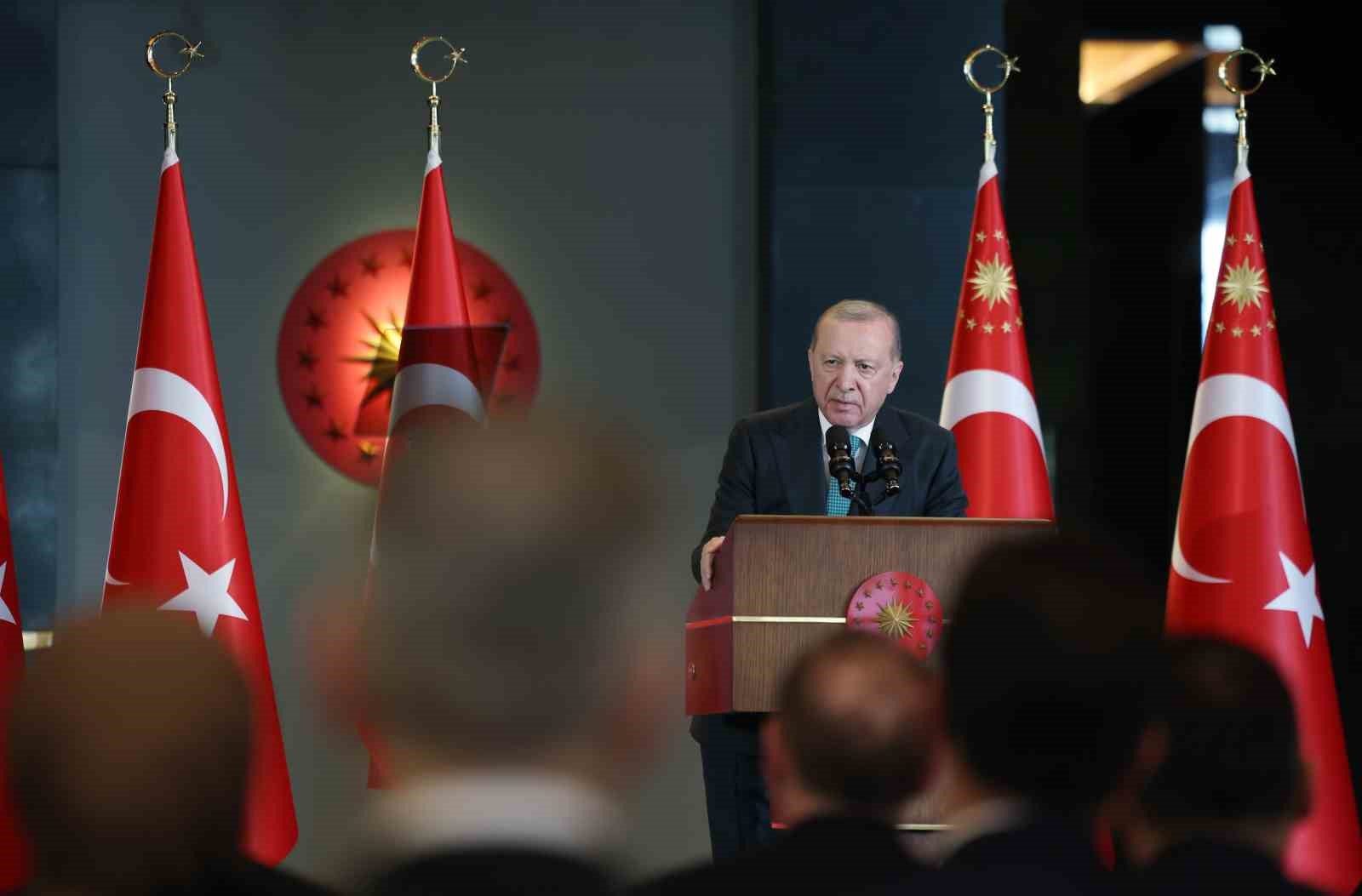 Cumhurbaşkanı Erdoğan: "Terörsüz Türkiye sürecini sabote etmek isteyen karanlık odaklara rağmen 16 aydır başarıyla süreci yönetiyoruz"
