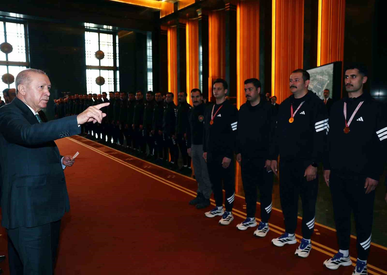 Cumhurbaşkanı Erdoğan Türk Polis Teşkilatı’nın 181. yılını kutladı
