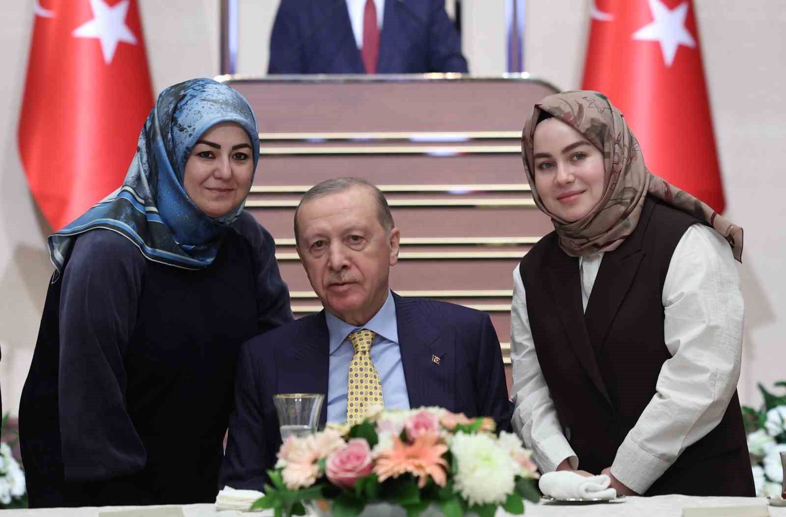 Cumhurbaşkanı Erdoğan: "Türkiye bu bölgesel türbülanstan da başarıyla çıkacaktır"
