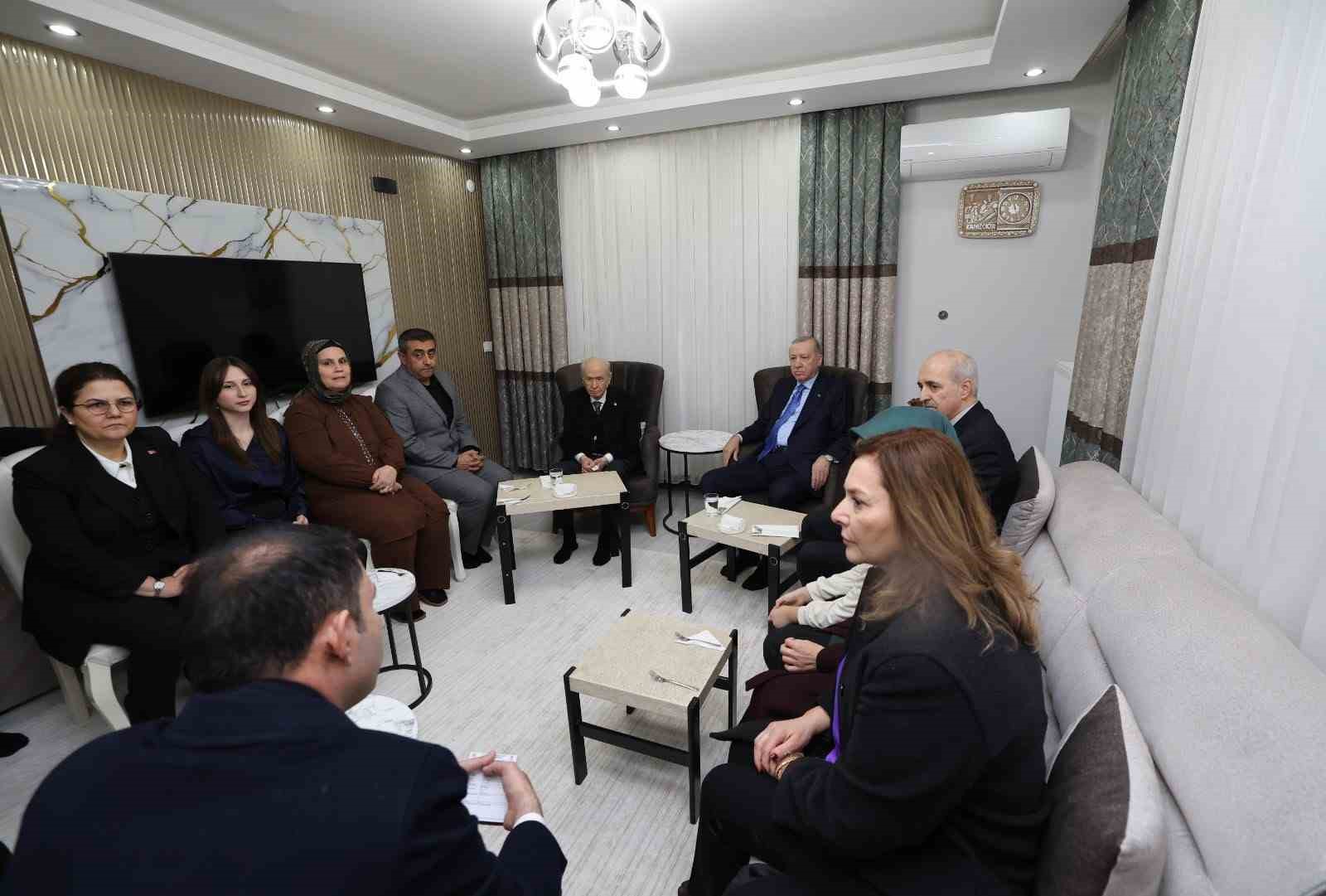 Cumhurbaşkanı Erdoğan ve Devlet Bahçeli’den depremzede aileye ziyaret
