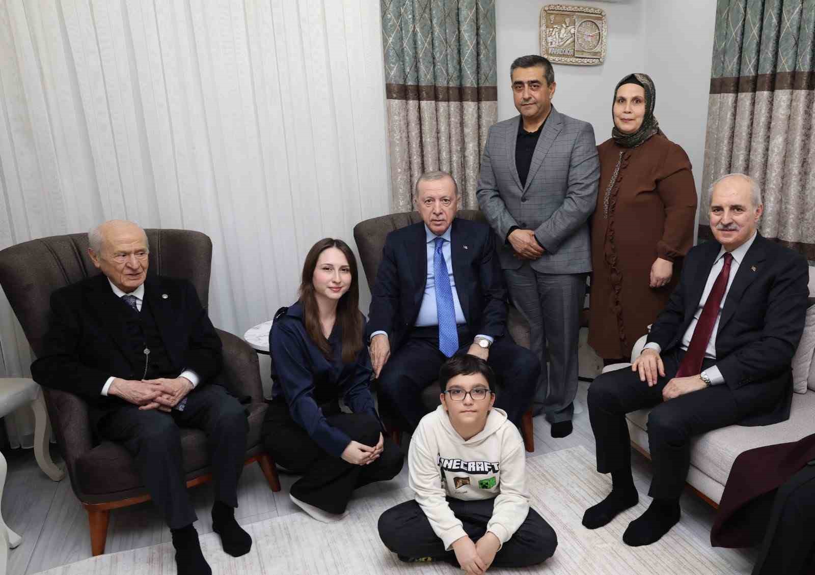 Cumhurbaşkanı Erdoğan ve Devlet Bahçeli’den depremzede aileye ziyaret

