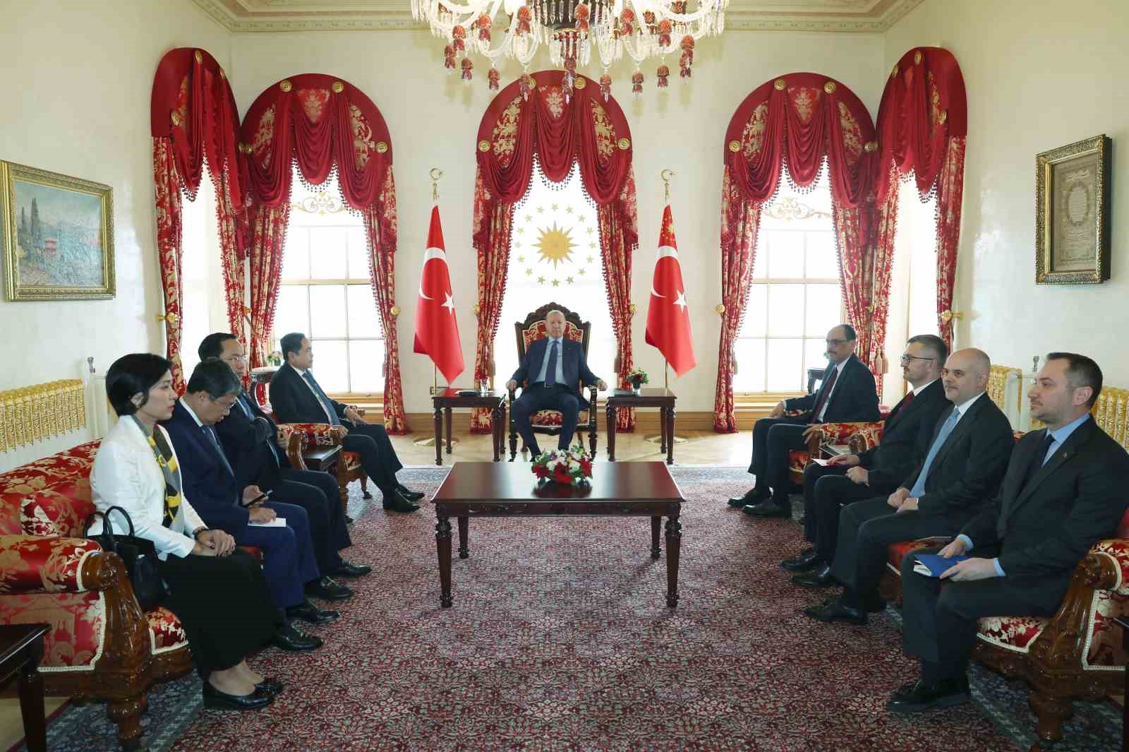 Cumhurbaşkanı Erdoğan, Vietnam Meclis Başkanı Thanh Man’ı kabul etti
