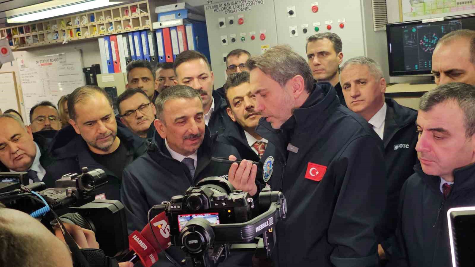 Cumhurbaşkanı Erdoğan, Yavuz Sondaj Gemisi çalışanlarının yeni yılını kutladı
Cumhurbaşkanı Erdoğan, Yavuz Sondaj Gemisi çalışanlarının yeni yılını kutladı