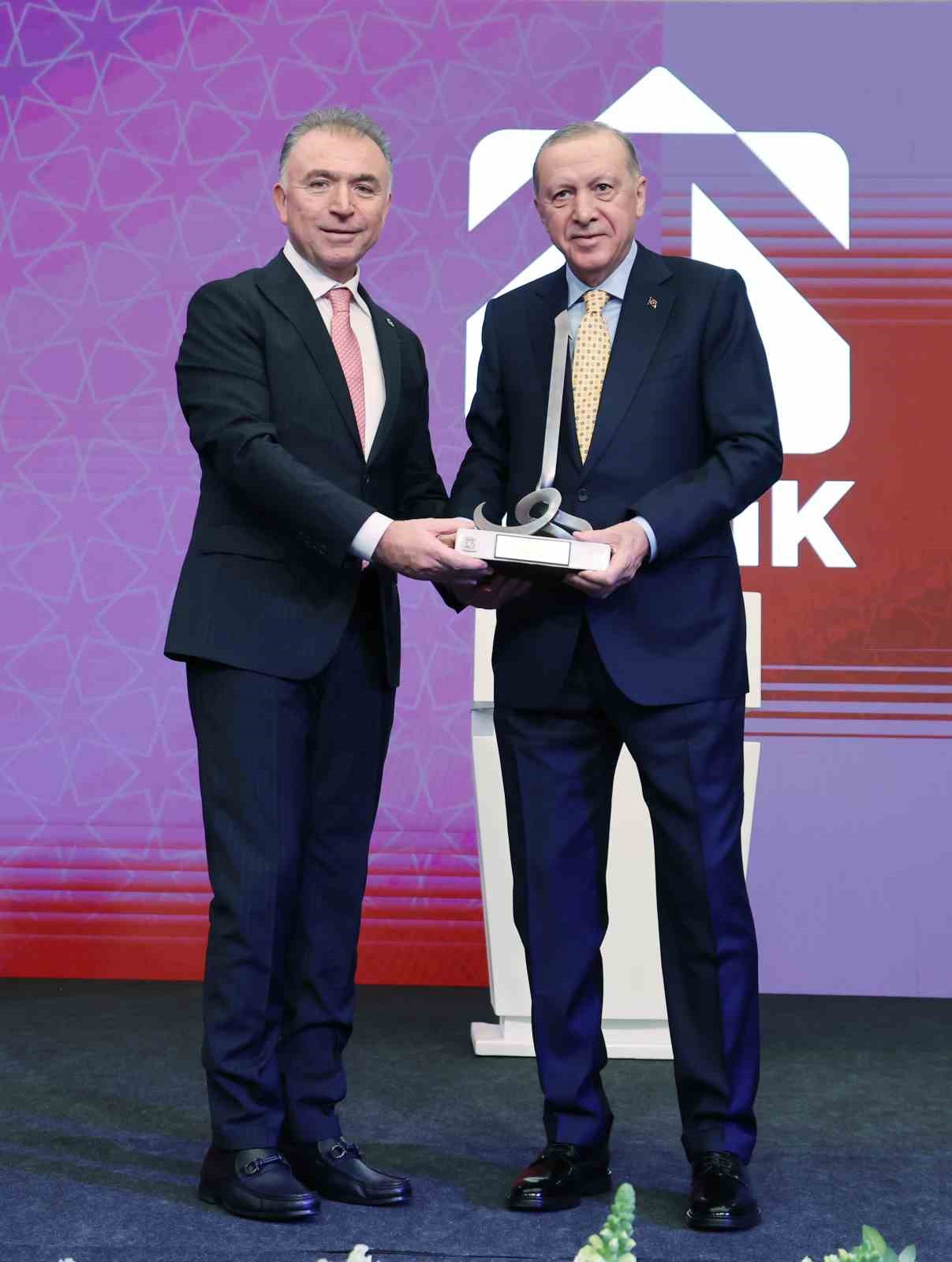 Cumhurbaşkanı Erdoğan: "Yeniden şekillenen dünya düzeninde kutup başlarından birisi inşallah Türkiye’miz olacak"
