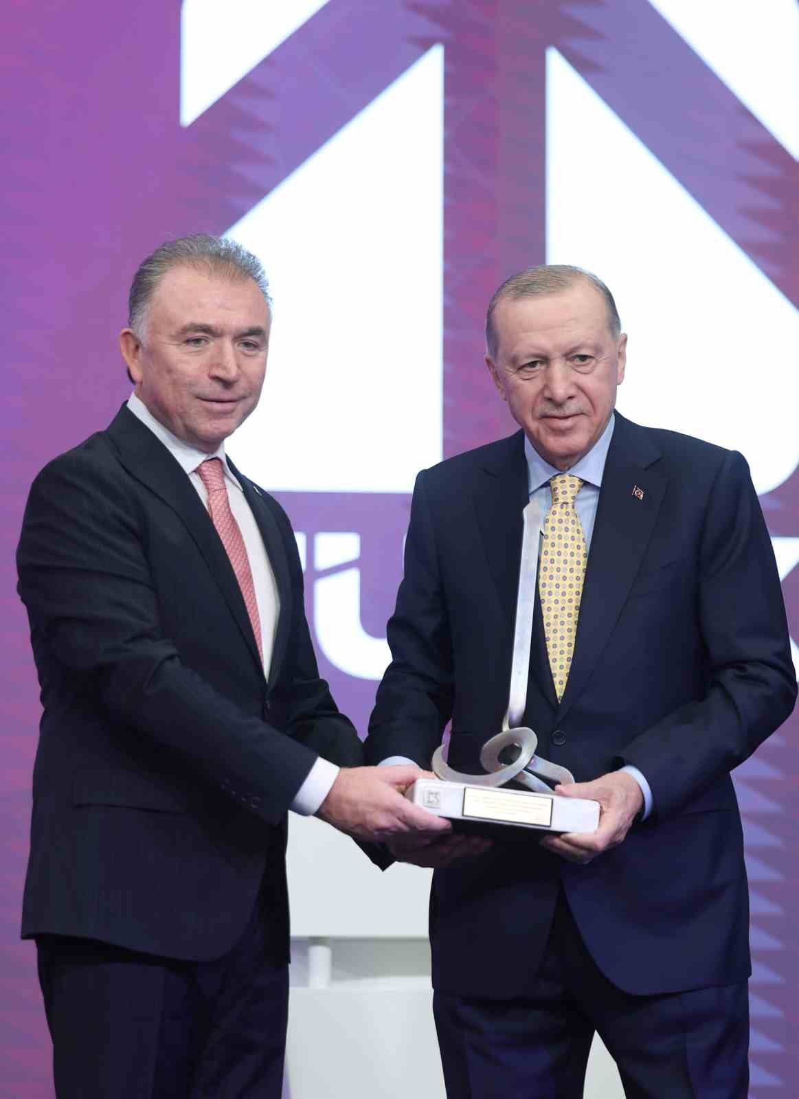 Cumhurbaşkanı Erdoğan: "Yeniden şekillenen dünya düzeninde kutup başlarından birisi inşallah Türkiye’miz olacak"
