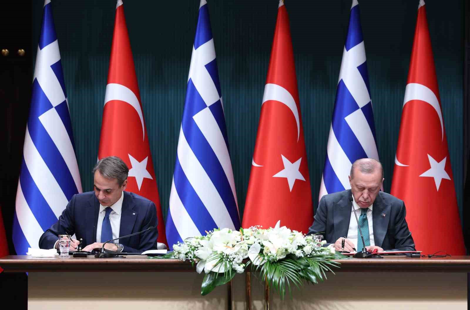 Cumhurbaşkanı Erdoğan: "(Yunanistan) Mevcut meseleler çetrefil olmakla birlikte uluslararası hukuk temelinde çözümsüzde değildir"
