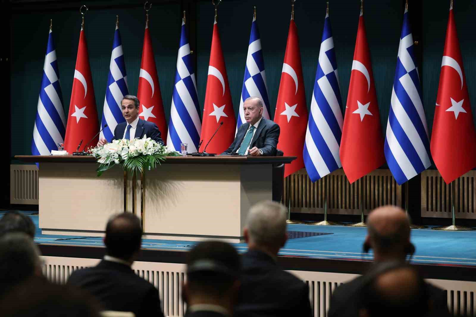 Cumhurbaşkanı Erdoğan: "(Yunanistan) Mevcut meseleler çetrefil olmakla birlikte uluslararası hukuk temelinde çözümsüzde değildir"
