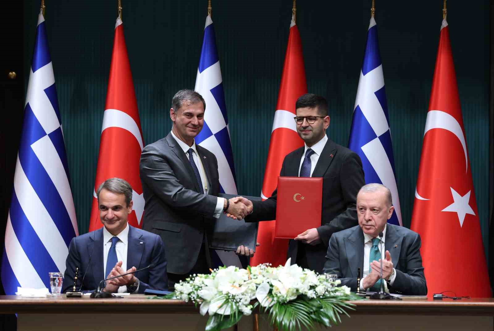 Cumhurbaşkanı Erdoğan: "(Yunanistan) Mevcut meseleler çetrefil olmakla birlikte uluslararası hukuk temelinde çözümsüzde değildir"
