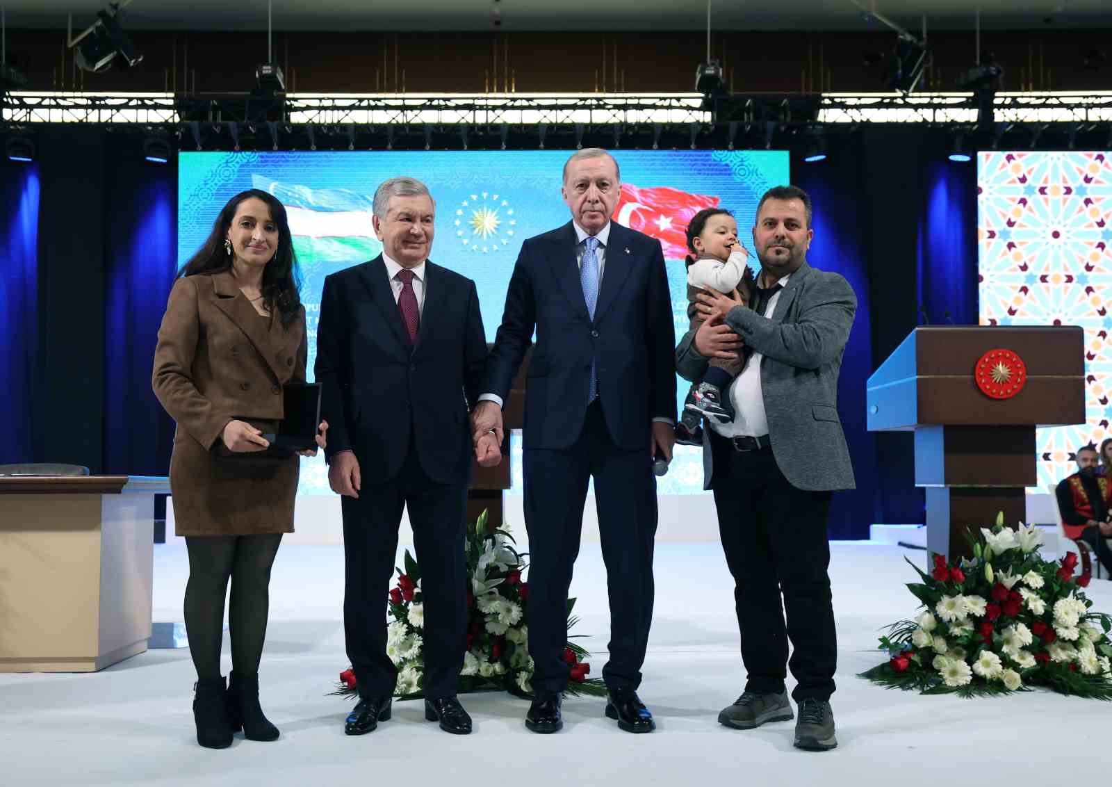 Cumhurbaşkanı Erdoğan: "Yürek yüreğe verdiğimiz müddetçe bulunduğumuz asra Türk dünyasının mührünü vuracağımızdan eminiz"
