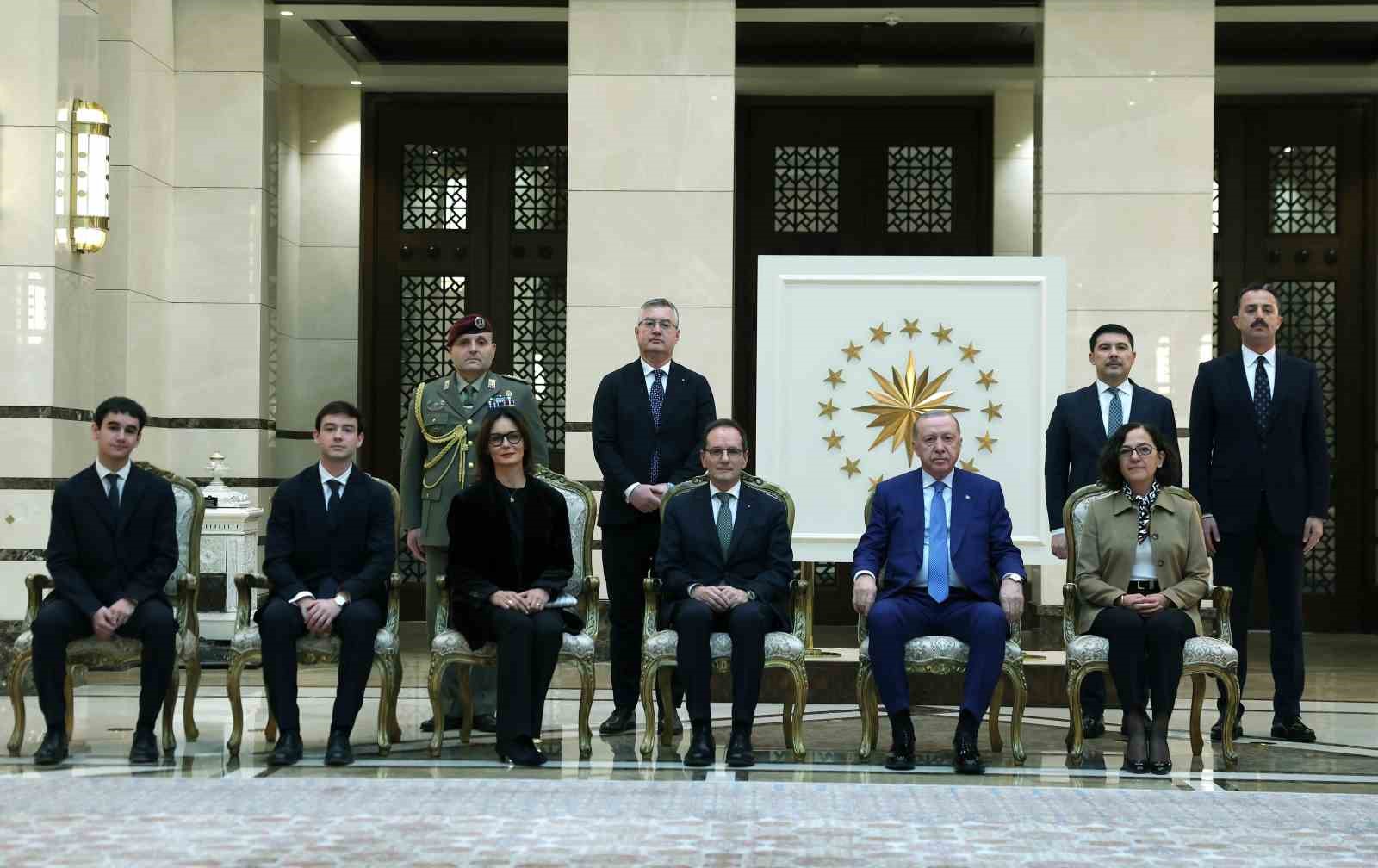 Cumhurbaşkanı Erdoğan’a 3 ülkenin büyükelçisinden güven mektubu
