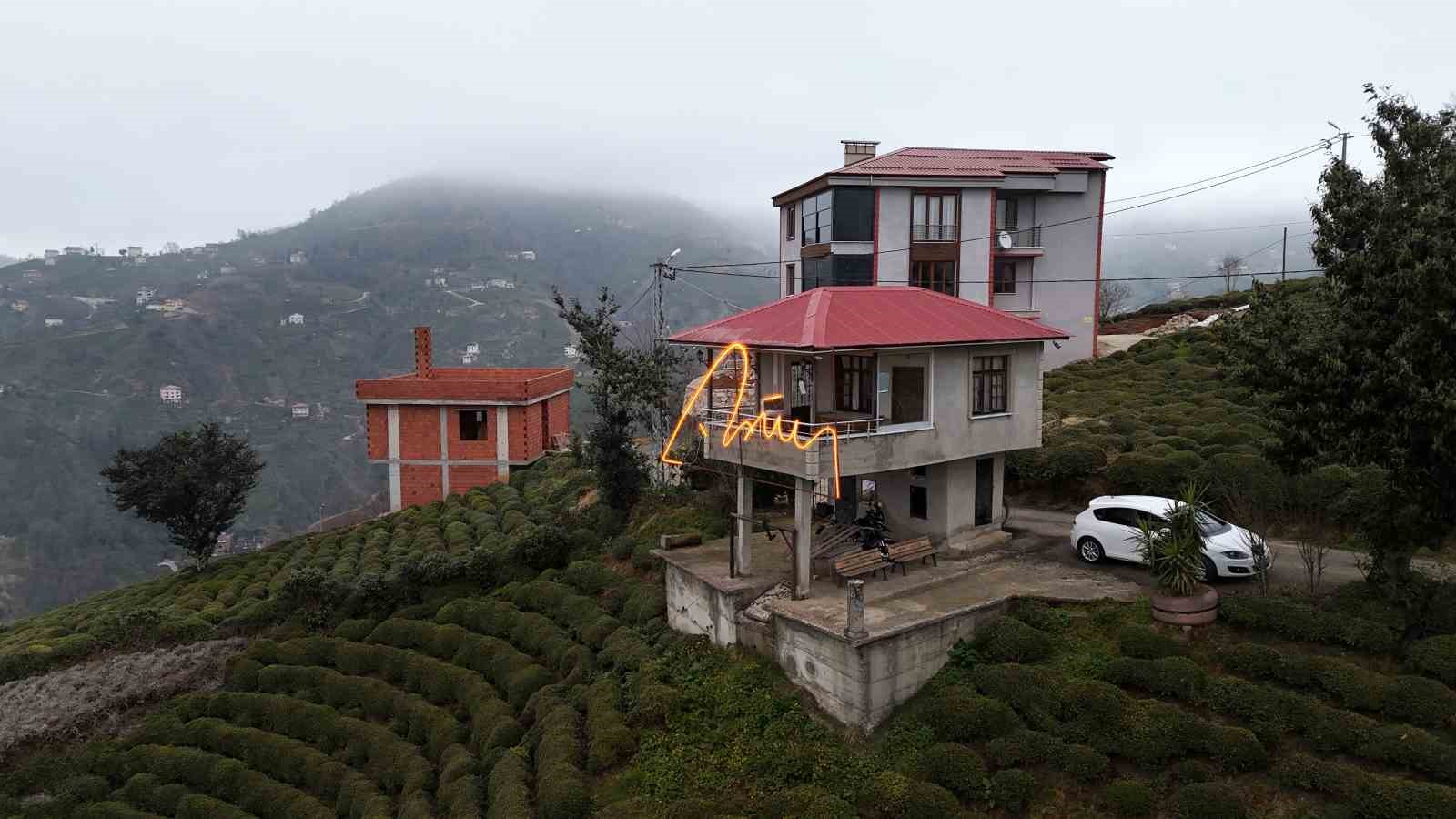 Cumhurbaşkanı Erdoğan’a baba ocağında led imza sürprizi yapılmış
