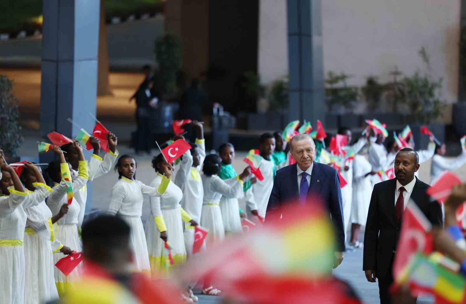 Cumhurbaşkanı Erdoğan’a Etiyopyalı çocuklardan coşkulu karşılama
