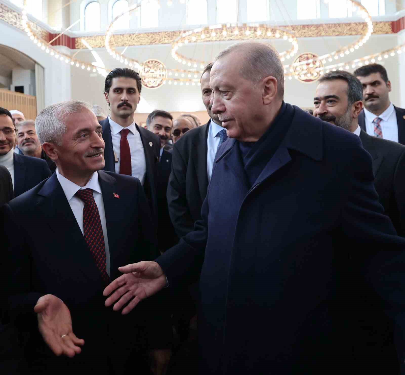 Cumhurbaşkanı Erdoğan’a Tahmazoğlu’ndan anlamlı hediye
