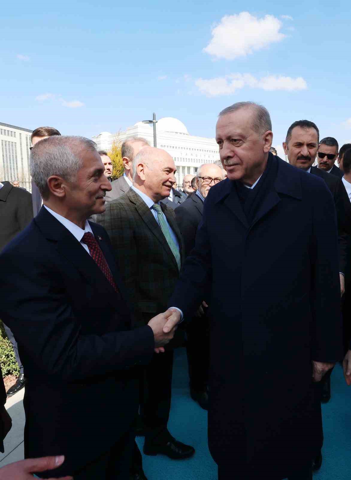 Cumhurbaşkanı Erdoğan’a Tahmazoğlu’ndan anlamlı hediye
