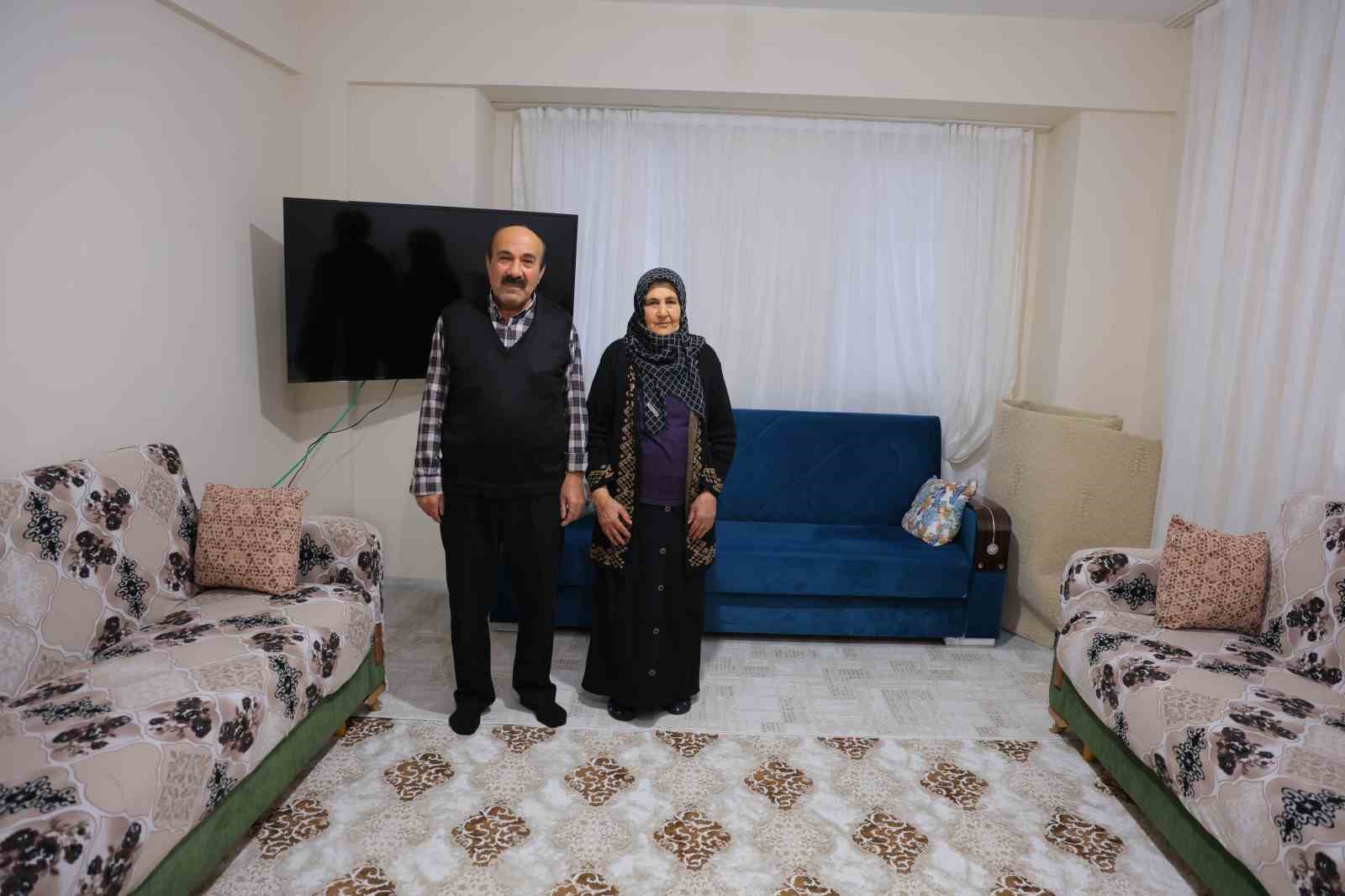 Cumhurbaşkanı Erdoğan’ın açıkladığı ödeme kolaylığı, köy evlerine taşınan depremzedeleri de sevindirdi
