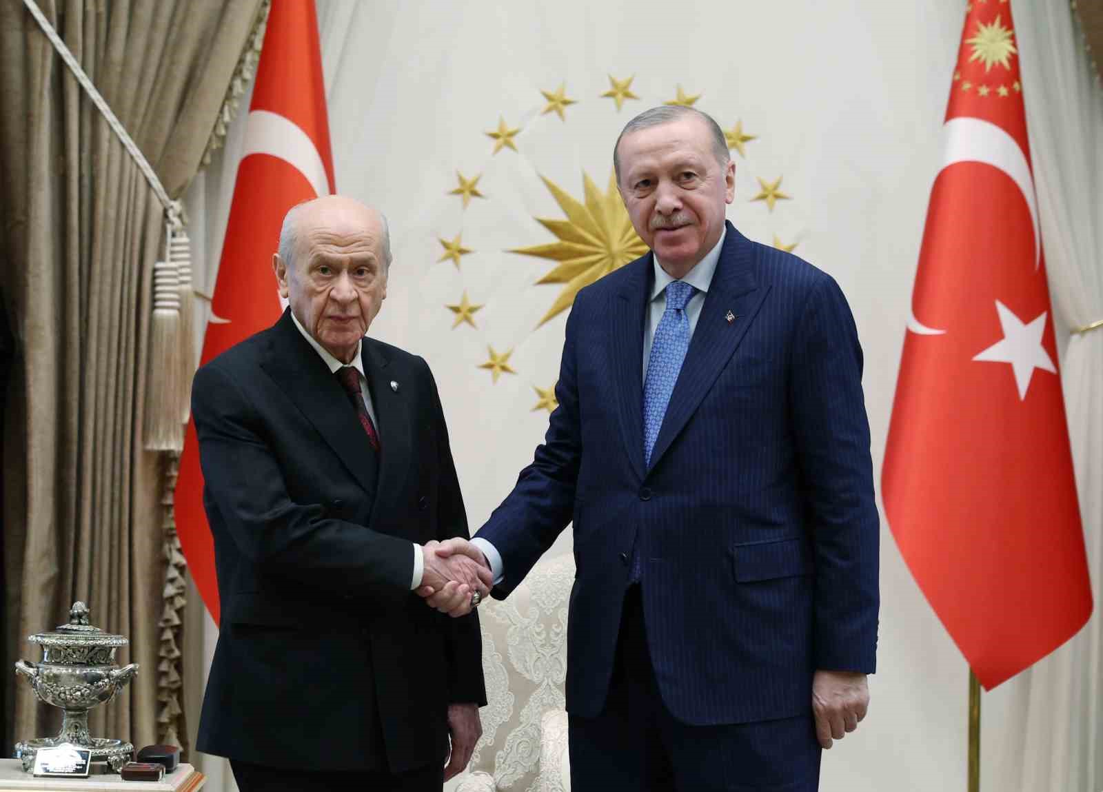 Cumhurbaşkanı Recep Tayyip Erdoğan ile MHP Genel Başkanı Devlet Bahçeli’nin görüşmesi başladı.
