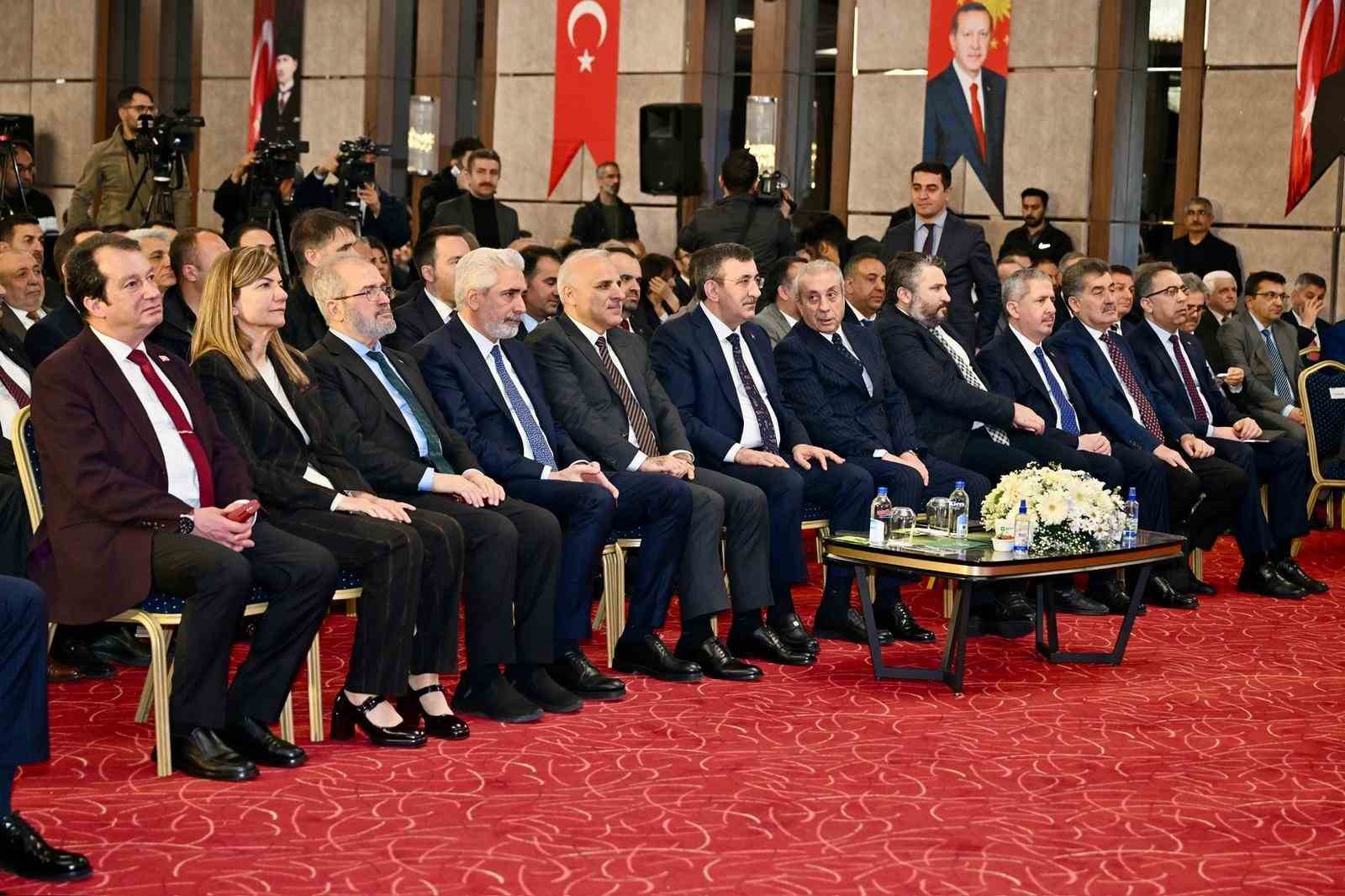 Cumhurbaşkanı Yardımcısı Yılmaz: "Coğrafyamızın da avantajlarını kullanarak lojistikte çeşitlendirme, alternatifleri geliştirme stratejisi izliyoruz"
