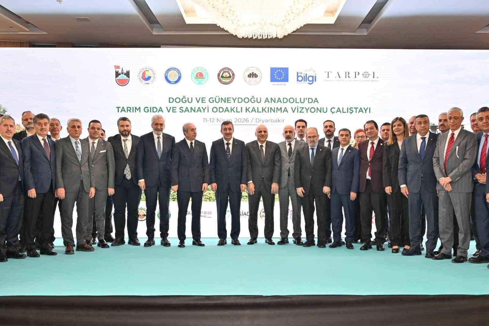 Cumhurbaşkanı Yardımcısı Yılmaz: "Coğrafyamızın da avantajlarını kullanarak lojistikte çeşitlendirme, alternatifleri geliştirme stratejisi izliyoruz"
