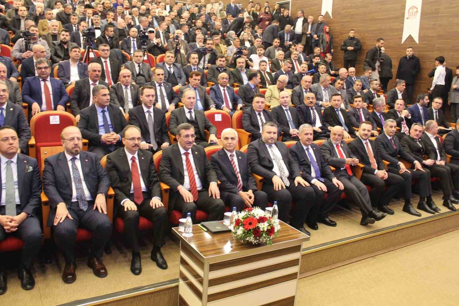 Cumhurbaşkanı Yardımcısı Yılmaz: "Demokrasi diyorsak hepimizin şiddeti, terörü bir kenara koymamız lazım"
