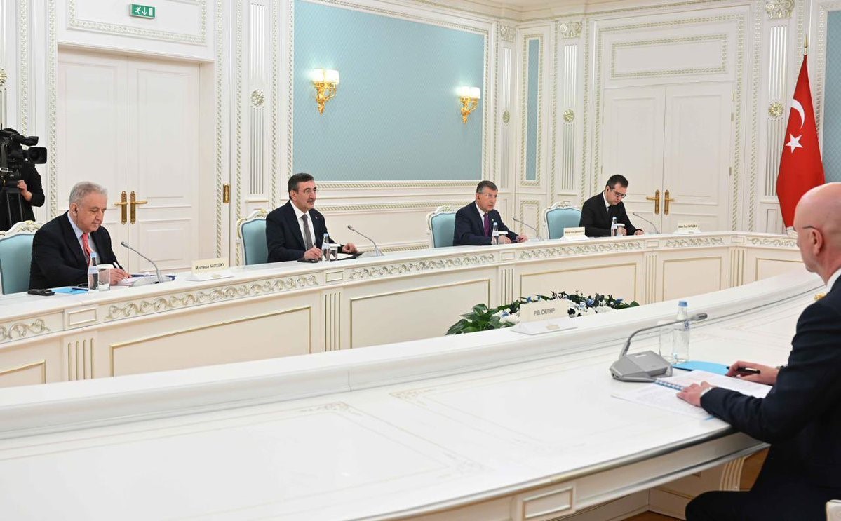 Cumhurbaşkanı Yardımcısı Yılmaz, Kazakistan Cumhurbaşkanı Tokayev ile görüştü
Cumhurbaşkanı Yardımcısı Yılmaz, Kazakistan Cumhurbaşkanı Tokayev ile görüştü