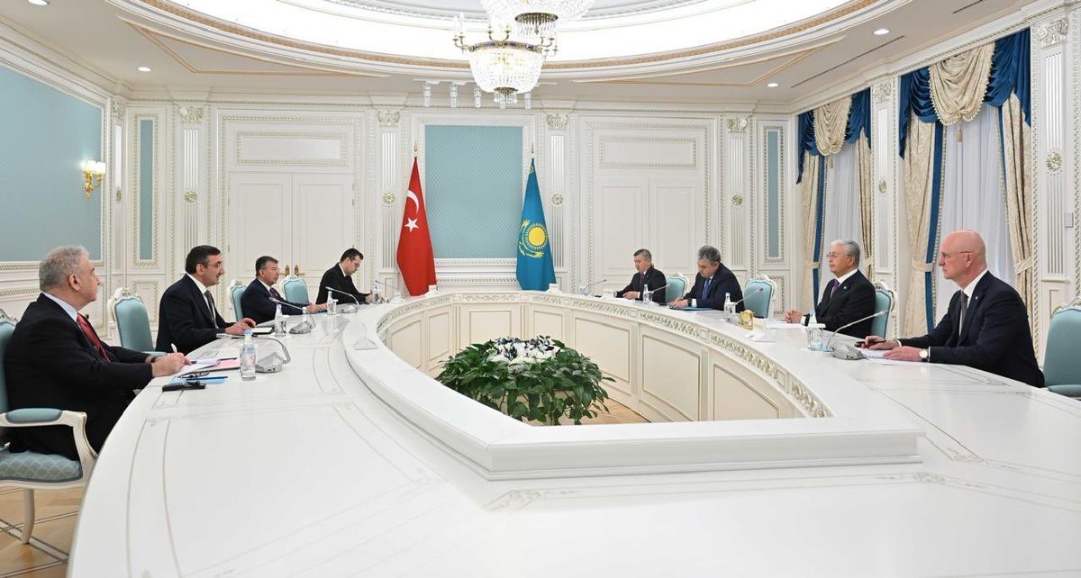Cumhurbaşkanı Yardımcısı Yılmaz, Kazakistan Cumhurbaşkanı Tokayev ile görüştü
Cumhurbaşkanı Yardımcısı Yılmaz, Kazakistan Cumhurbaşkanı Tokayev ile görüştü
