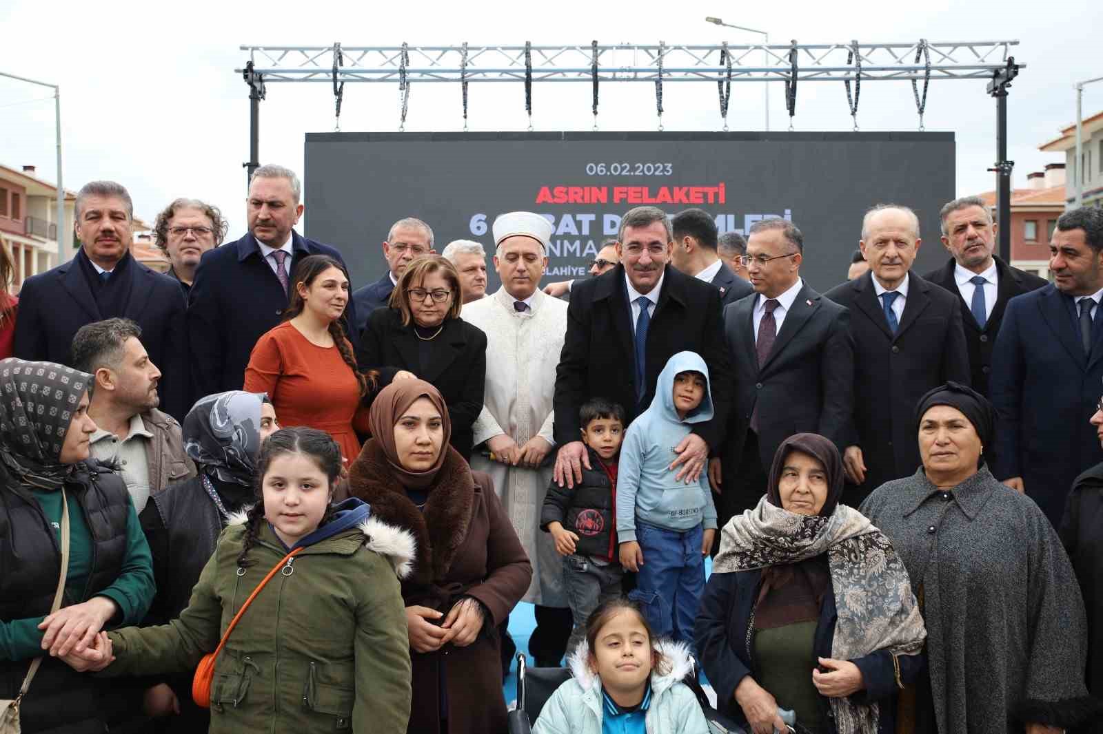 Cumhurbaşkanı Yardımcısı Yılmaz: "Merkezi bütçeden deprem harcamalarına yaklaşık 90 milyar dolarlık kaynak ayırdık"
