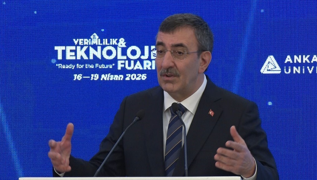 Cumhurbaşkanı Yardımcısı Yılmaz: "(Okul saldırıları) Bazı kesimlerin bu tür acıları siyasi birtakım rant arayışlarıyla değerlendirmelerini milletimizin vicdanına havale ediyorum"
Cumhurbaşkanı Yardımcısı Yılmaz: "(Okul saldırıları) Bazı kesimlerin bu tür acıları siyasi birtakım rant arayışlarıyla değerlendirmelerini milletimizin vicdanına havale ediyorum"