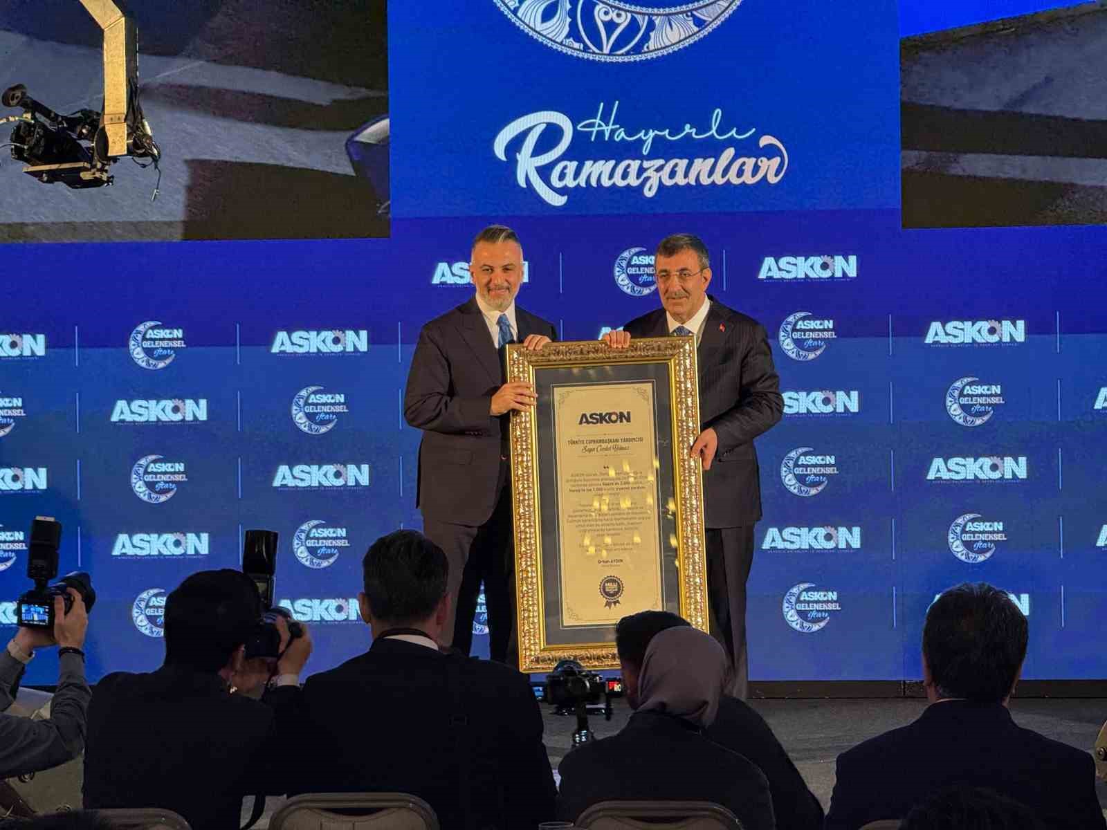 Cumhurbaşkanı Yardımcısı Yılmaz: "Önceliğimiz enflasyonu düşürmek ve makrofinansal istikrarımızı pekiştirmek"
Cumhurbaşkanı Yardımcısı Yılmaz: "Önceliğimiz enflasyonu düşürmek ve makrofinansal istikrarımızı pekiştirmek"