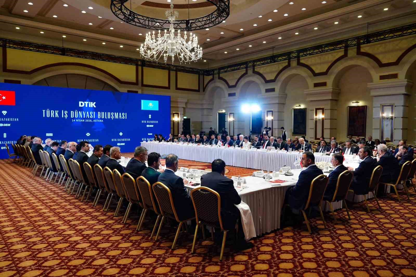 Cumhurbaşkanı Yardımcısı Yılmaz: "Ortak hareket kabiliyeti yüksek bir Türk iş ekosistemi inşa etmemiz gerekiyor"
Cumhurbaşkanı Yardımcısı Yılmaz: "Ortak hareket kabiliyeti yüksek bir Türk iş ekosistemi inşa etmemiz gerekiyor"