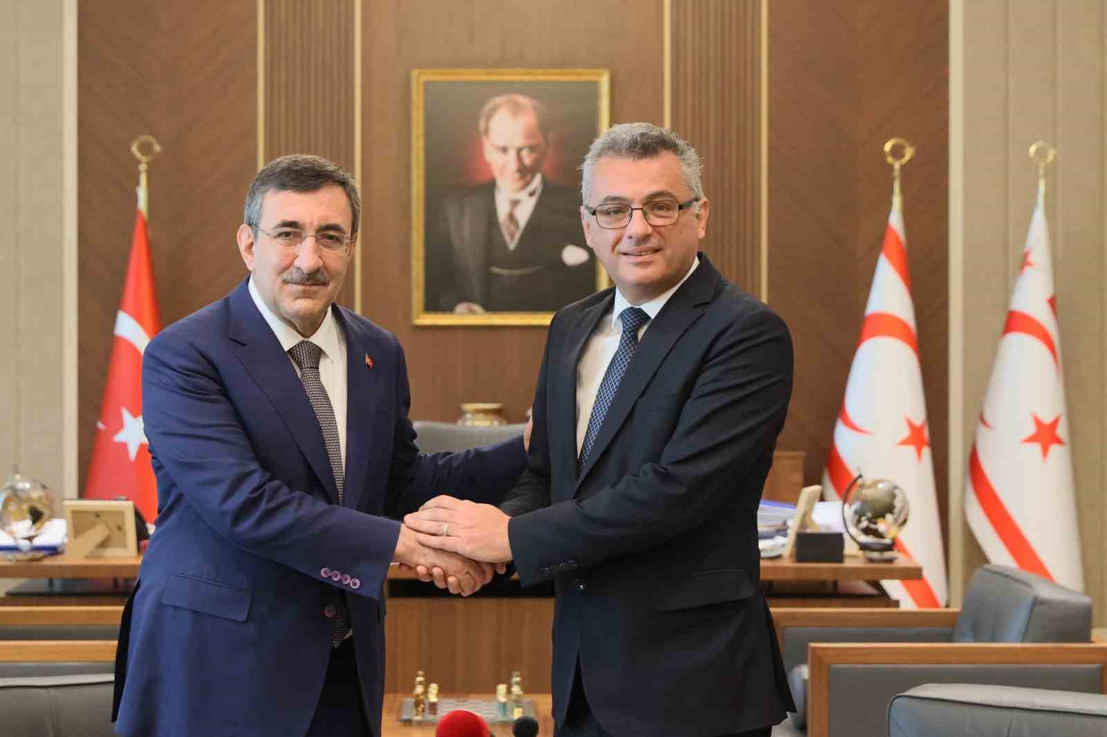 Cumhurbaşkanı Yardımcısı Yılmaz: "Rum tarafının adadaki askeri varlığımıza ilişkin söylemlerini hiçbir şekilde kabul etmiyoruz"
Cumhurbaşkanı Yardımcısı Yılmaz: "Rum tarafının adadaki askeri varlığımıza ilişkin söylemlerini hiçbir şekilde kabul etmiyoruz"