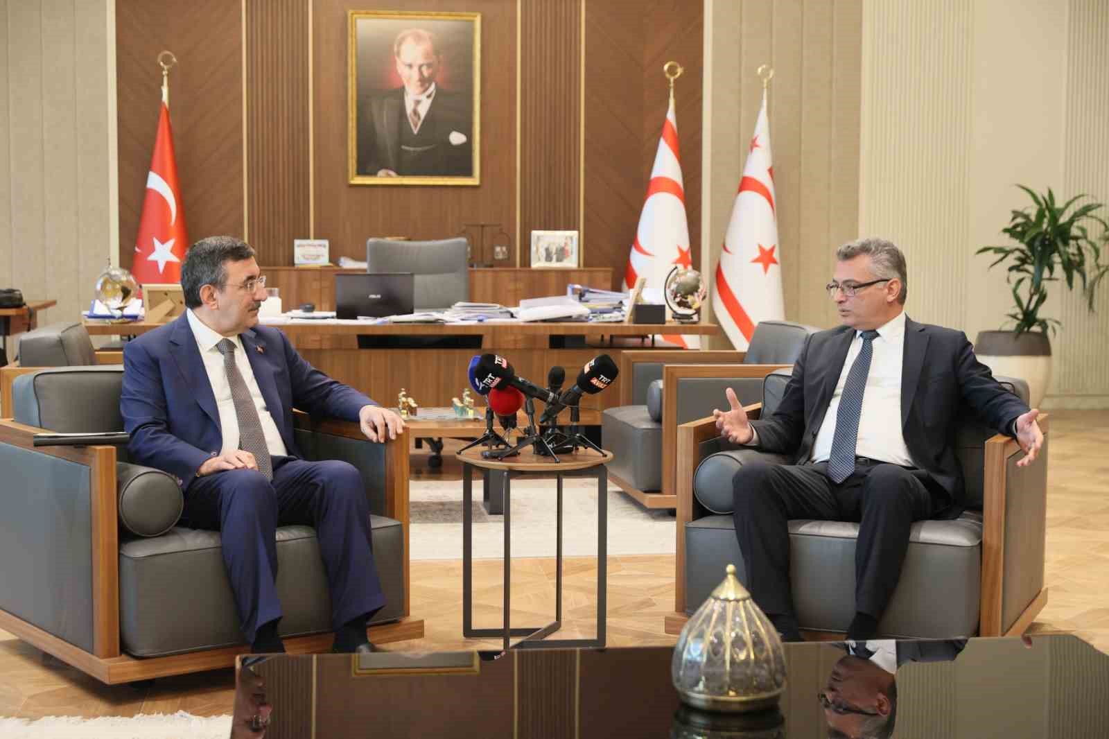 Cumhurbaşkanı Yardımcısı Yılmaz: "Rum tarafının adadaki askeri varlığımıza ilişkin söylemlerini hiçbir şekilde kabul etmiyoruz"
Cumhurbaşkanı Yardımcısı Yılmaz: "Rum tarafının adadaki askeri varlığımıza ilişkin söylemlerini hiçbir şekilde kabul etmiyoruz"