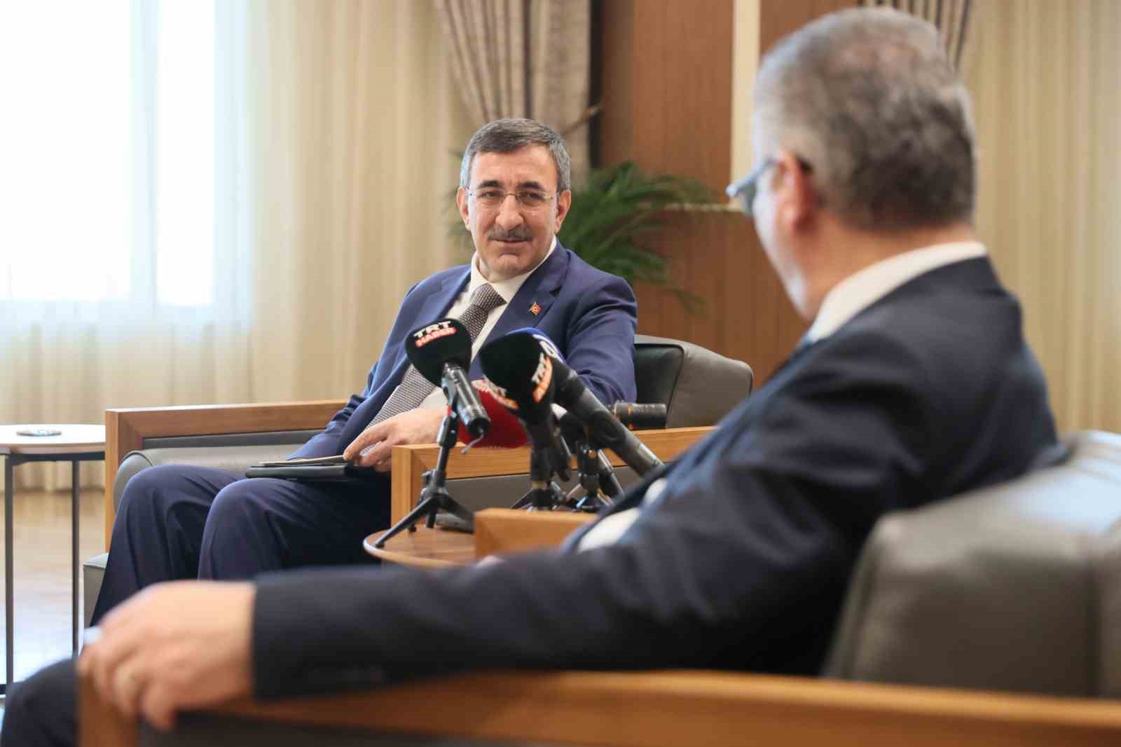 Cumhurbaşkanı Yardımcısı Yılmaz: "Rum tarafının adadaki askeri varlığımıza ilişkin söylemlerini hiçbir şekilde kabul etmiyoruz"
Cumhurbaşkanı Yardımcısı Yılmaz: "Rum tarafının adadaki askeri varlığımıza ilişkin söylemlerini hiçbir şekilde kabul etmiyoruz"