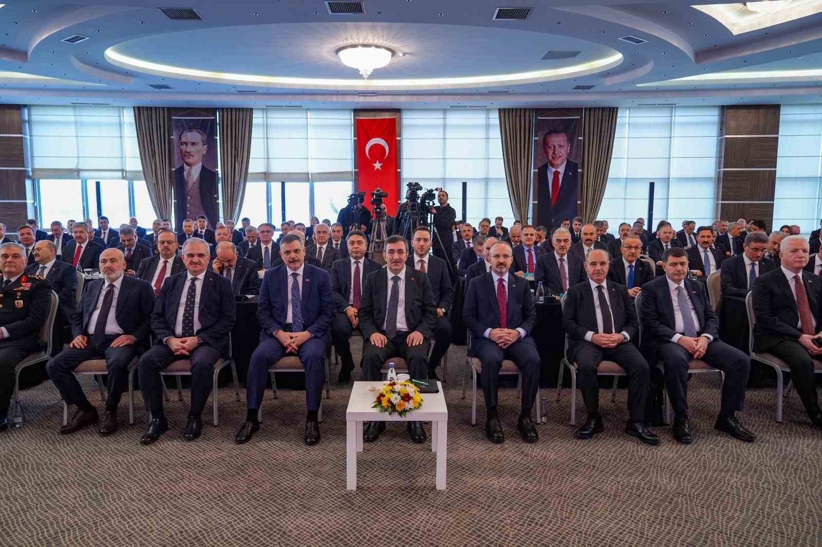 Cumhurbaşkanı Yardımcısı Yılmaz: "Sadece metropol şehirlerin enerjisiyle Türkiye Yüzyılı’nı gerçekleştiremeyiz"
