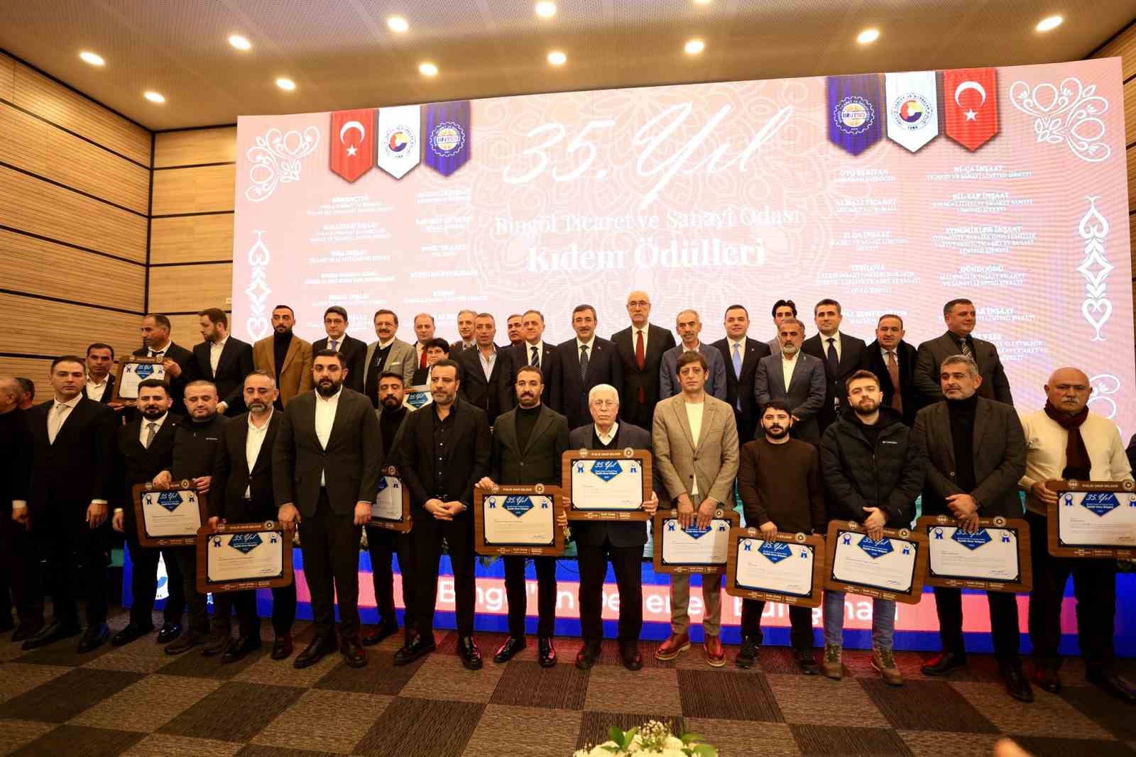 Cumhurbaşkanı Yardımcısı Yılmaz: "Savaşların, çatışmaların, belirsizliklerin ortasında büyümeye devam eden bir Türkiye var"
