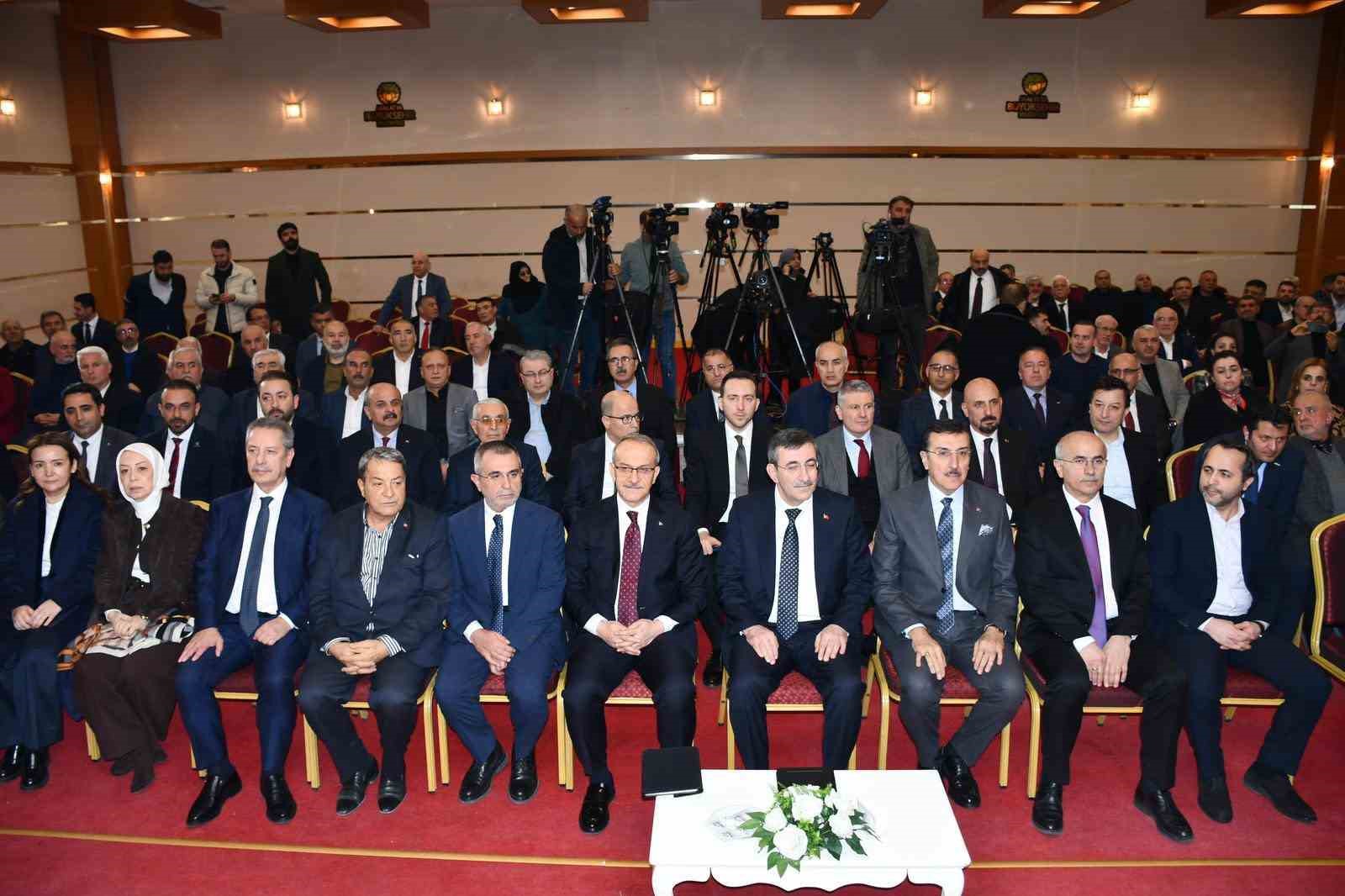 Cumhurbaşkanı Yardımcısı Yılmaz: "Türkiye üretim ihracat ve istihdamda yoluna güçlü şekilde devam ediyor"
Cumhurbaşkanı Yardımcısı Yılmaz: "Türkiye üretim ihracat ve istihdamda yoluna güçlü şekilde devam ediyor"