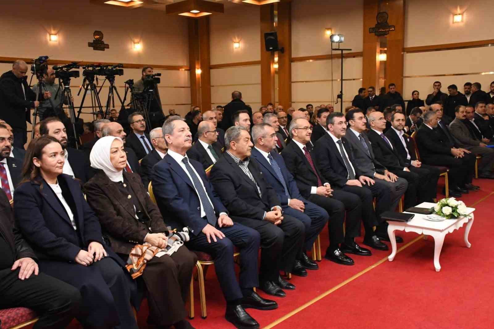 Cumhurbaşkanı Yardımcısı Yılmaz: "Türkiye üretim ihracat ve istihdamda yoluna güçlü şekilde devam ediyor"
Cumhurbaşkanı Yardımcısı Yılmaz: "Türkiye üretim ihracat ve istihdamda yoluna güçlü şekilde devam ediyor"