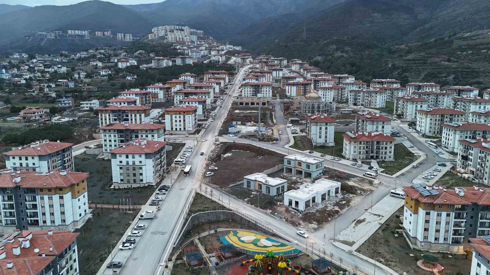 Cumhurbaşkanının açıklandığı deprem konutlarının fiyatları depremzedeleri sevindirdi
