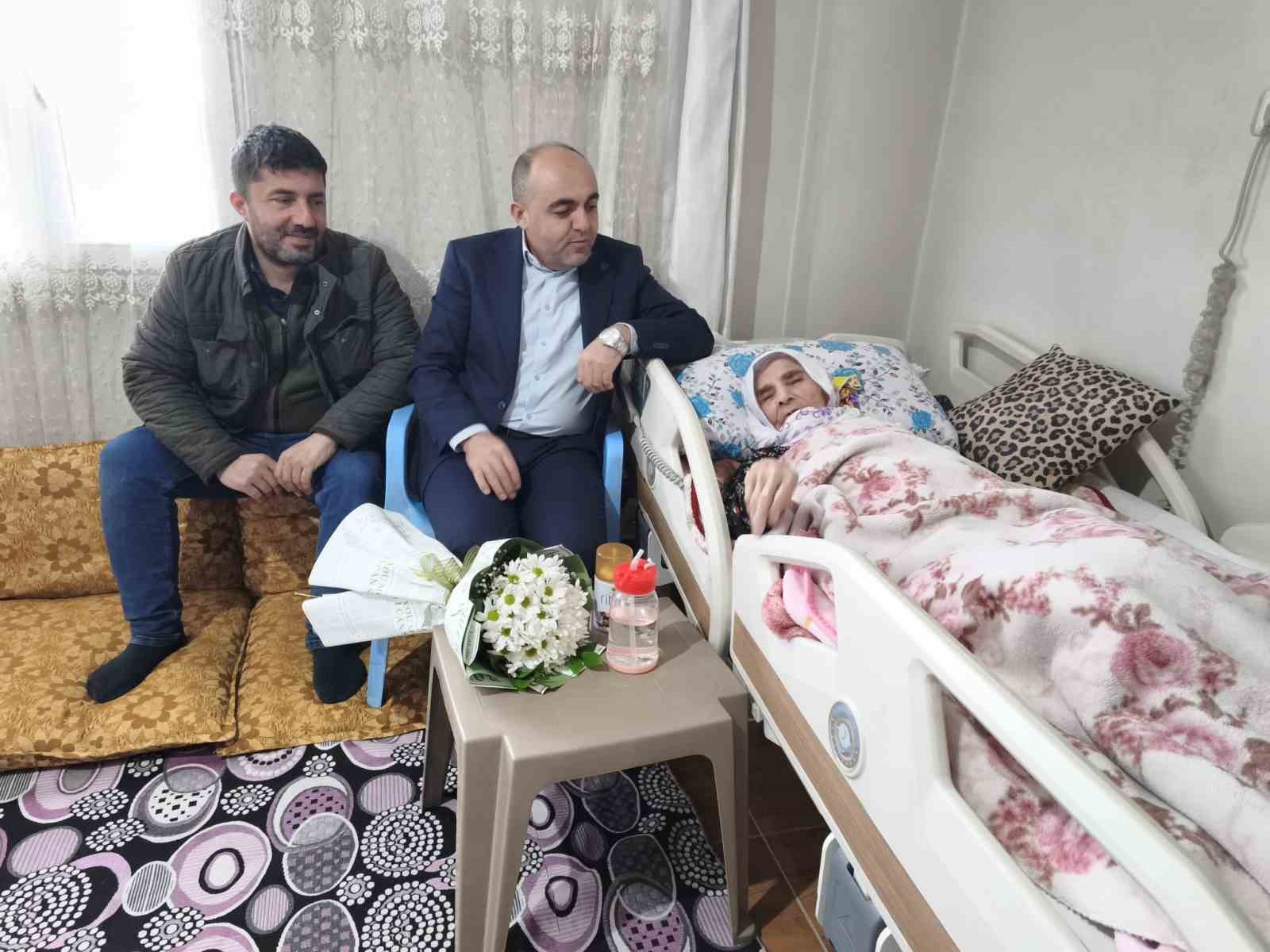 Cumhuriyetin tanığı 113 yaşındaki Cemile ninenin Kadınlar Günü kutlandı
