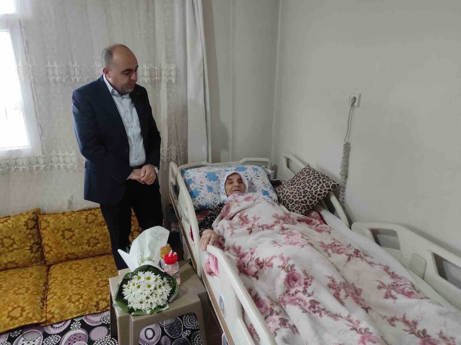 Cumhuriyetin tanığı 113 yaşındaki Cemile ninenin Kadınlar Günü kutlandı
