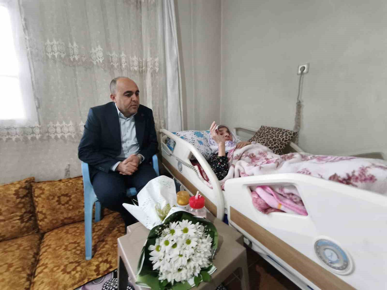 Cumhuriyetin tanığı 113 yaşındaki Cemile ninenin Kadınlar Günü kutlandı
