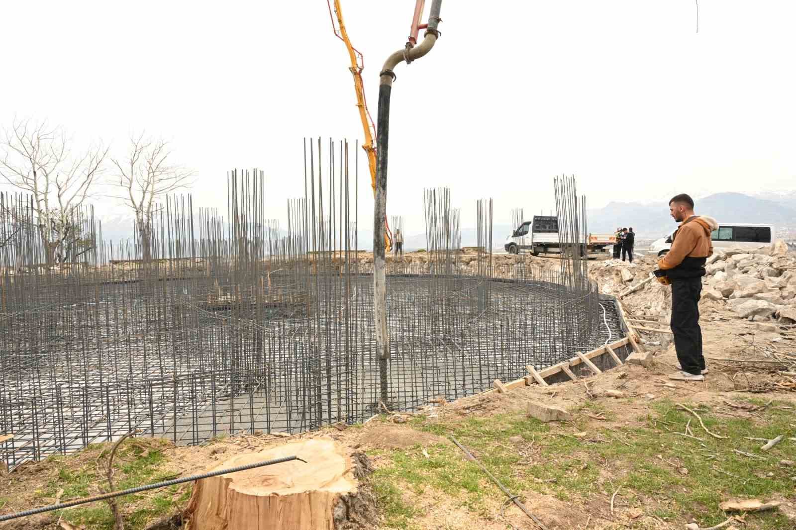 Çünür Tepesi’ne restoran ve sosyal tesis inşa ediliyor
Çünür Tepesi’ne restoran ve sosyal tesis inşa ediliyor