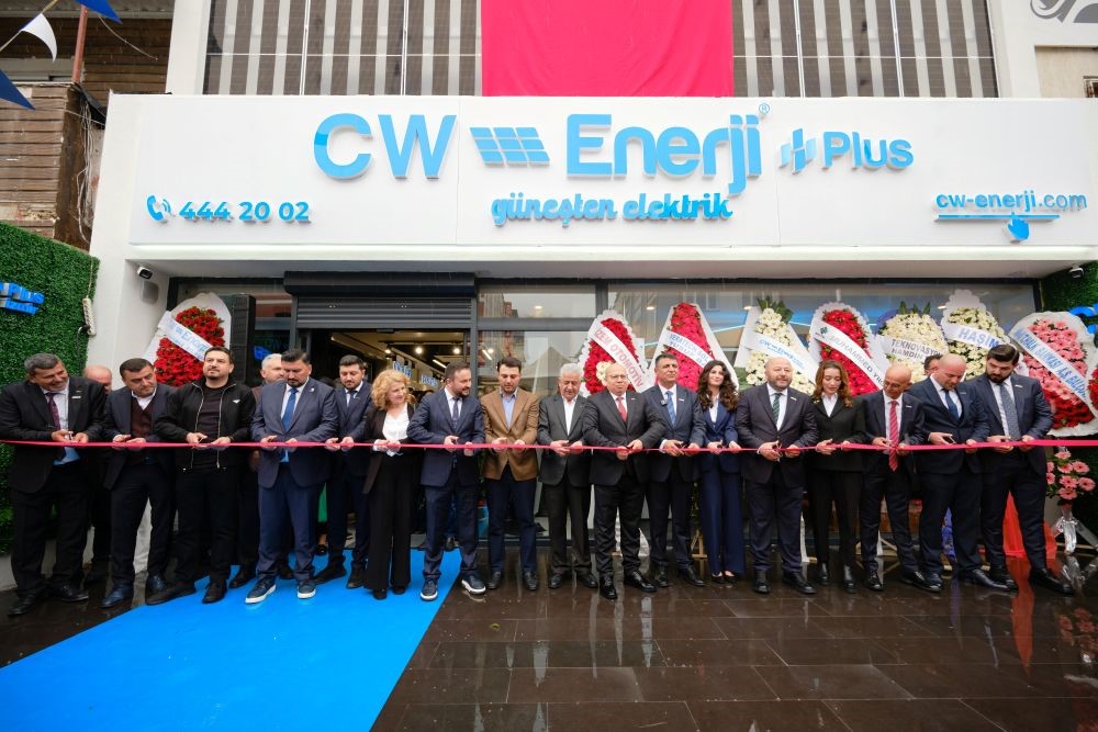 CW Enerji kendi enerjisini üreten Akıllı İzmir Plus bayisini hizmete açtı
