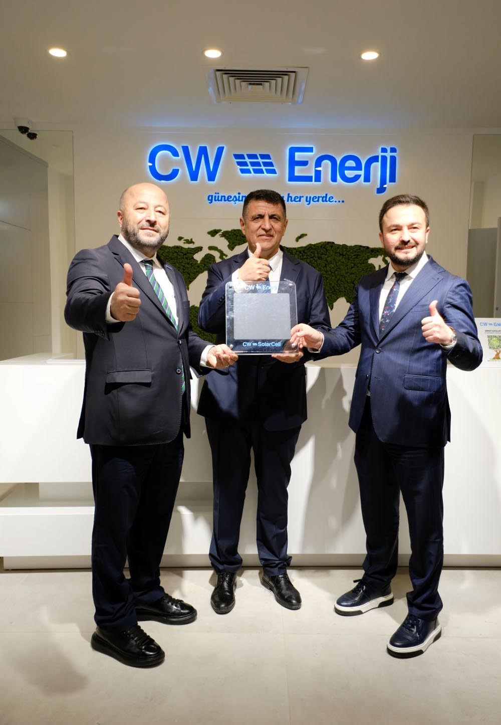 CW Enerji kendi enerjisini üreten Akıllı İzmir Plus bayisini hizmete açtı
