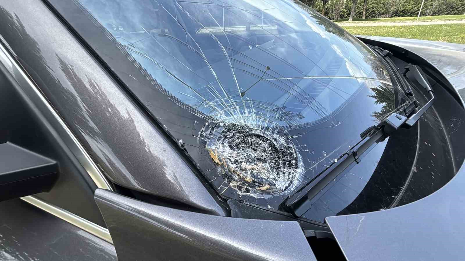 D-100’de karşıya geçmek isterken cipin çarptığı yaşlı adam ağır yaralandı
