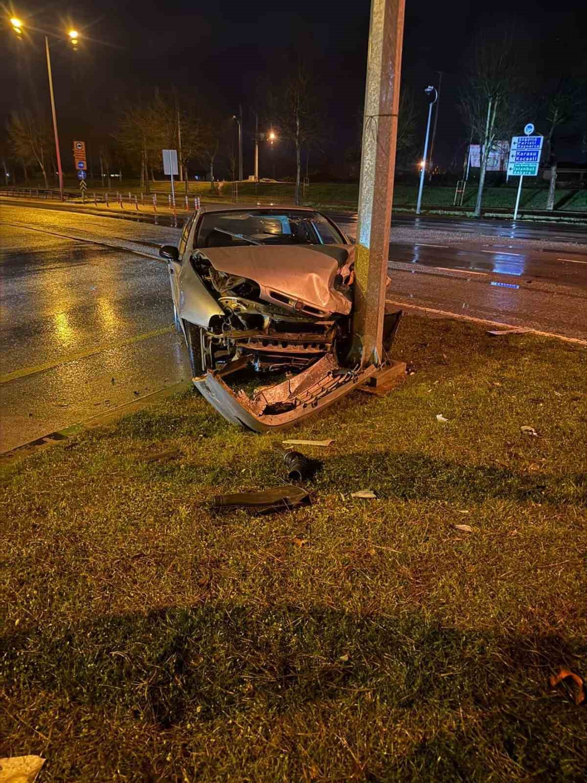 D-650 kara yolunda iki otomobil çarpıştı: 3 yaralı
