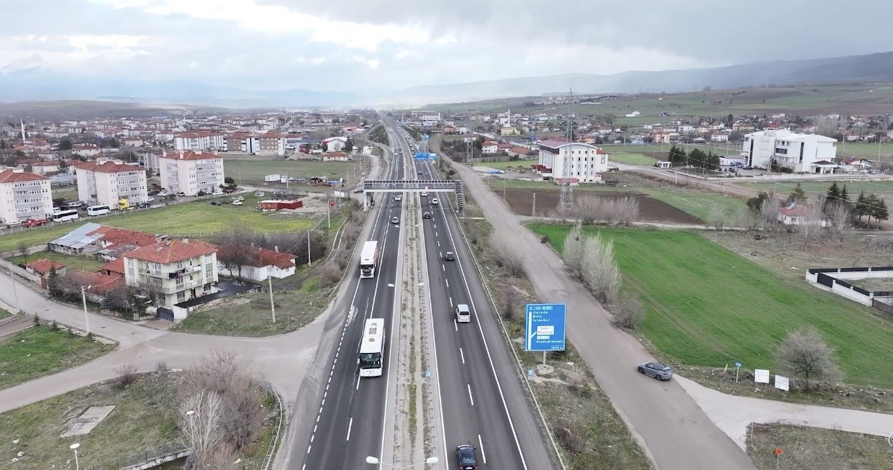 D100 karayolunda bayram dönüşü yoğunluğu
